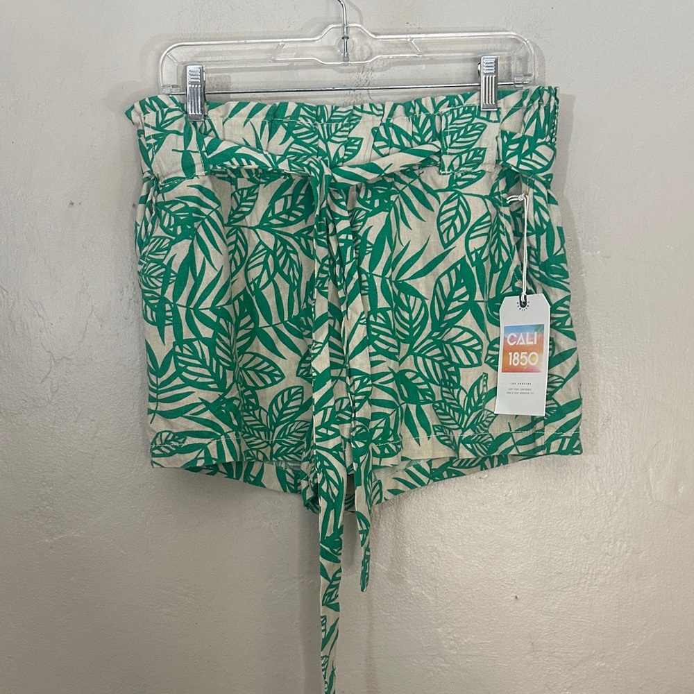 Green Leaf Print High Waist Women's Shorts
